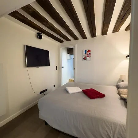 Апартаменты Design Au Coeur Du Marais *
